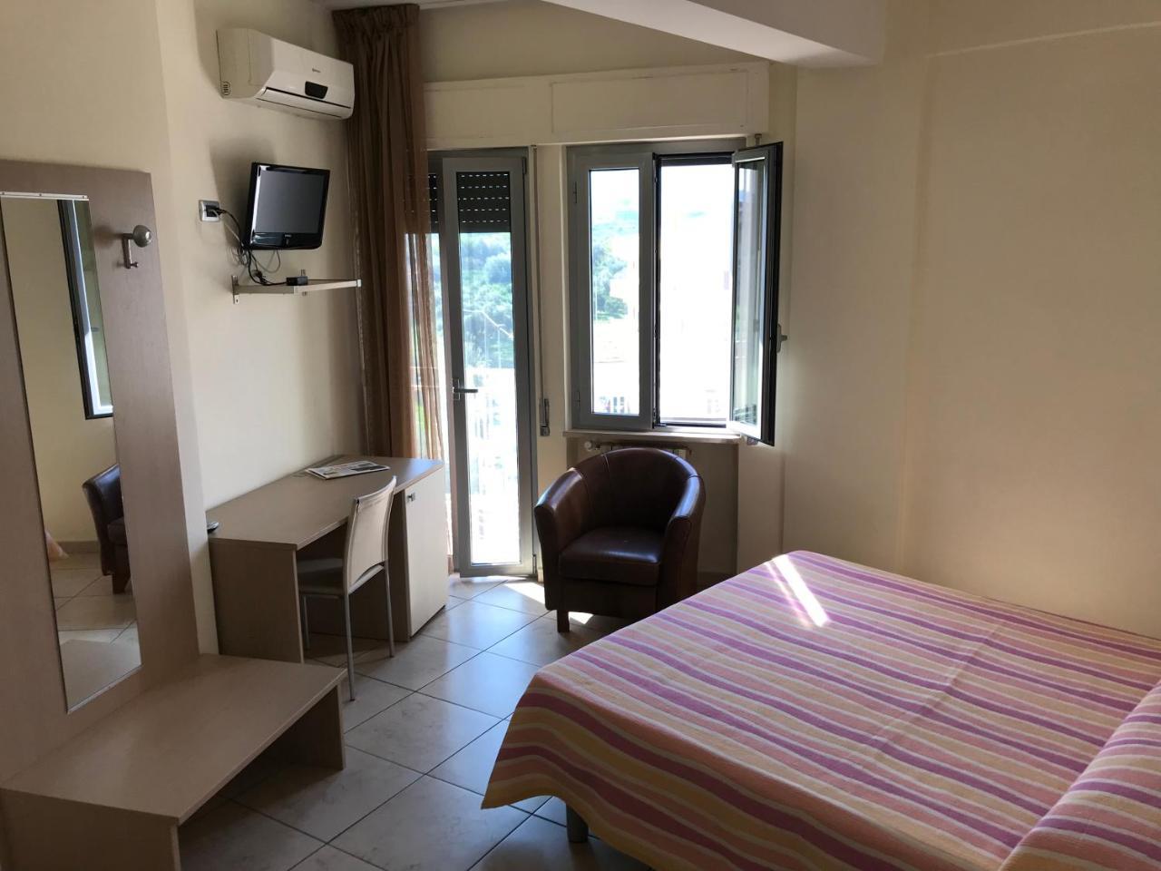 Hotel San Luca Rossano Εξωτερικό φωτογραφία
